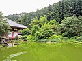 本堂後方の庭園「虚空園」 のバン字池