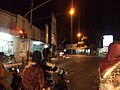 Lampu lalul lintas pada malam di Ambulu