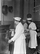 National Kitchen - Ministry of Information First World War Official Collection Q30465.jpg