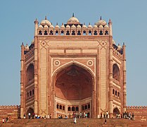 El Buland Darwaza fue construido por Akbar el Grande para conmemorar su victoria sobre el sultanato de Gujarat