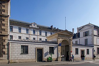 Edificio al numero 149, l'hôpital Necker-Enfants malades.