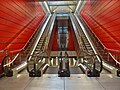 De røde farver på metrostationen associerer til S-togene.