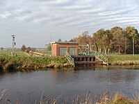 Schöpfwerk „Vorfluter Steinau“, gut erkennbar: der tiefe Wasserstand im Vorfluter