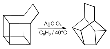 Synthese von Snoutan durch mit Silberionen katalysierte Isomerisierung von Basketan