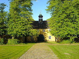 Torhaus in Jersbek, die Gemeinde führt es im Wappen