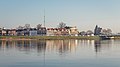 zicht over de IJssel op Kampen zuid. (Spoorkade).