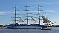 Die Mir ist ein russisches Segelschulschiff und gehört mit zu den größten Segelschiffen der Welt. Es ist ein Dreimaster.