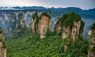 张家界武陵源的石英砂岩峰林地貌为世界罕见的自然奇观