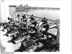 Bundesarchiv Bild 183-M0712-0006, Edderitz, Pumpstation für Beregnung.jpg