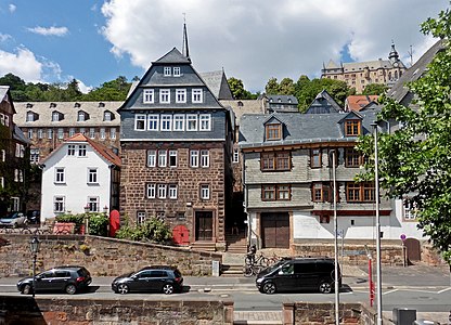 Arnsburger Hof mit Schloss