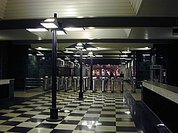 Зал вестибюля с турникетной линией. 26 мая 2003 года