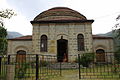 Vista frontal de la iglesia albano-caucásica