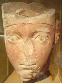 Hoofd van een beschilderd kalkstenen beeld van farao Amenhotep I (ca. 1551-1524 v. Chr.), Museum of Fine Arts