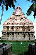 Piramidalna struktura nad svetiščem v templju Brihadesvara.