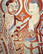 Frescu chinu del sieglu IX representando a monxos budistes; el de la izquierda con traces tocarios. Covarones Bezeklik o Covarones de los Mil Budas, allugaes en Qian Fo Dong, cuenca del Tarim, Sinkiang, na rexón autónoma de los güigures (China).