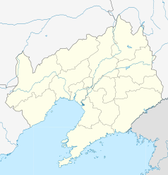 Mapa konturowa Liaoningu, na dole po prawej znajduje się punkt z opisem „Dandong”