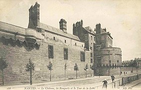 Vue ancienne du Petit Gouvernement, avant la restauration de ses lucarnes côté douves.