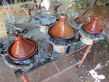 Tajine sui fornelli.