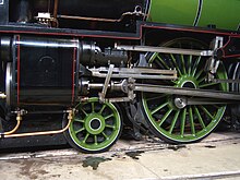 Particolare della locomotiva: caldaia, camera a fumo, motore, biellismo, sala accoppiata, sala motrice e carrello di guida anteriore. National Railway Museum, 15 marzo 2009