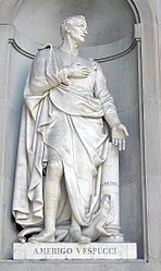 Standbeeld van Amerigo Vespucci door Gaetano Grazzini op het Palazzo degli Uffizi (Florence)