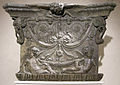 Donatello und Michelozzo, Kapitell für die Außenkanzel am Dom von Prato, 1434–1438, Bronze mit Resten der Feuervergoldung, Museo dell'Opera del Duomo, Prato