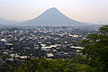 城から望む飯野山（讃岐富士）と丸亀市街