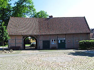 Torhaus des Hauses Holtwick im typisch münsterländischen Baustil