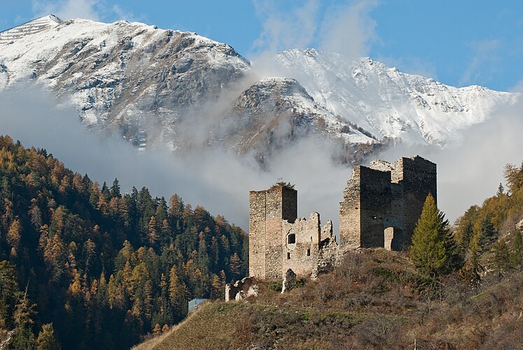 Руины замка Тшанюфф, Рамош, Швейцария