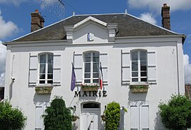 The town hall in Chevru