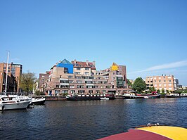 De Wittenburgervaart in 2017 met de Windrooskade. Links is nog een stukje van de jachthaven te zien.