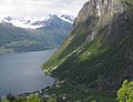 Norddal kyrkje, fjorden og Valldal sett frå Hallstad