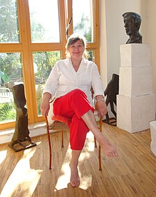Ellen Jilemnická ve svém ateliéru v Hořicích v Podkrkonoší