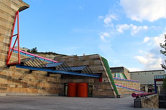 Neue Staatsgalerie, Stuttgart, Germany, by James Stirling, 1984[258]