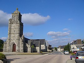 Church of Glomel and its main street