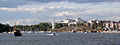 Venevalkama ja kaistale Herttoniemenrantaa mereltä kuvattuna