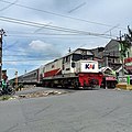 Sri Lelawangsa when pulled by a locomotive BB303.