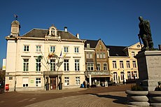 Stadhuis en Egmontstandbeeld