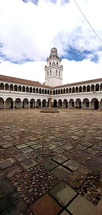 Thumbnail for File:Universidad Mayor Real y Pontificia de San Francisco Xavier de Chuquisaca - Patio Histórico.jpg