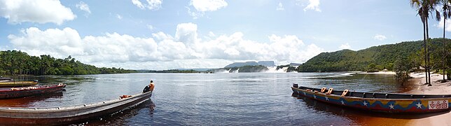 Panoramablick auf die Lagune von Canaima