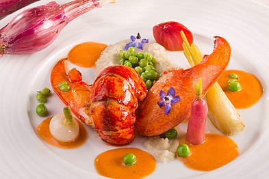 Homard bleu rôti à la coriandre et tomate émulsionnée, par Jany Gleize, à Château-Arnoux.