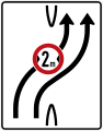 Zeichen 505-21 Überleitungstafel; Darstellung ohne Gegenverkehr und mit integriertem Zeichen 264 StVO außerhalb der Autobahn: zweistreifig nach rechts