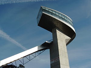 Turm von schräg unten