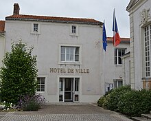 Machecoul - Hotel de Ville.jpg