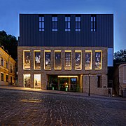 Le Театр на Подолі (uk), Descente Saint-André à Kiev, nommé au Prix de l'Union européenne pour l'architecture contemporaine Mies-van-der-Rohe. Octobre 2020.