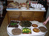 Cocina típica asiria; ejemplo de un tipo de comida servida en el oeste de Asia.