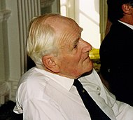 デスモンド・リュウェリン Desmond Llewelyn