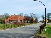 Huizen langs de Bovenweg, de hoofdstraat