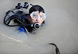 US Navy 091115-N-4154B-184 A diver from an Iraqi Navy Dive Team receives instructions to deliver a cable to another diver during diving operations.jpg