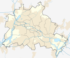 Mapa konturowa Berlina, w centrum znajduje się punkt z opisem „Platz der Luftbrücke”