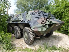 Transportpanzer Fuchs der Bundeswehr mit Dreifarb-Tarnanstrich